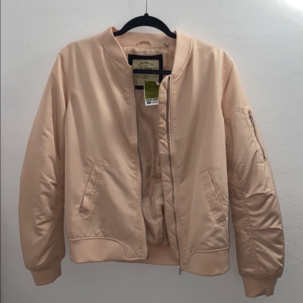 Light pink bomber jacket 💖